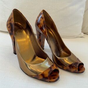 Gucci Gold Peep-Toe Heels with Tortoiseshell Accents